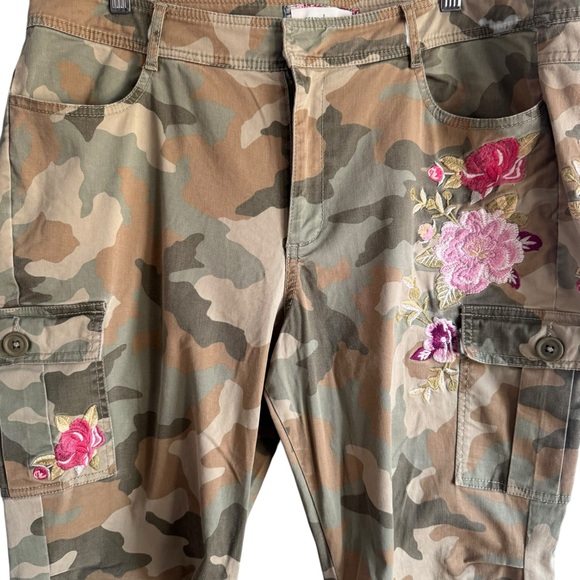 Sundance Camouflage and Pink Floral Ankle Pants - Picture 3 of 7